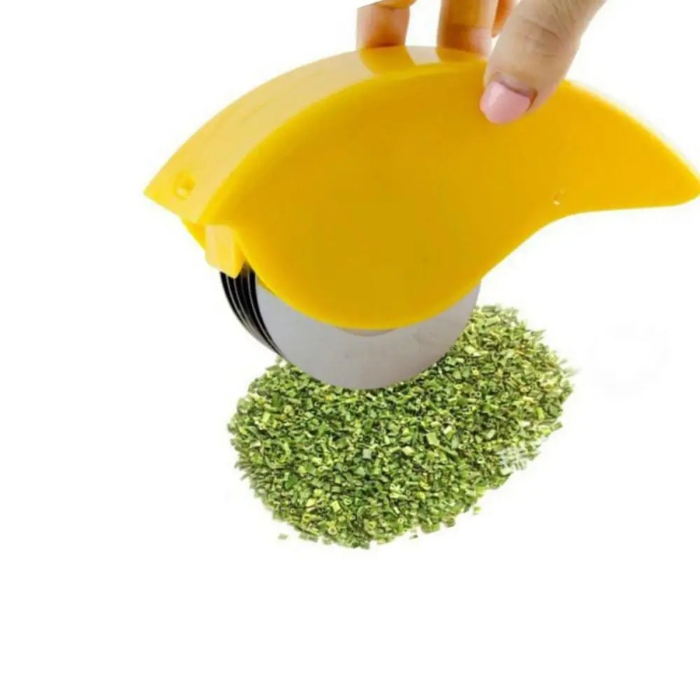 Manual roller-style herb and vegetable cutter with six blades