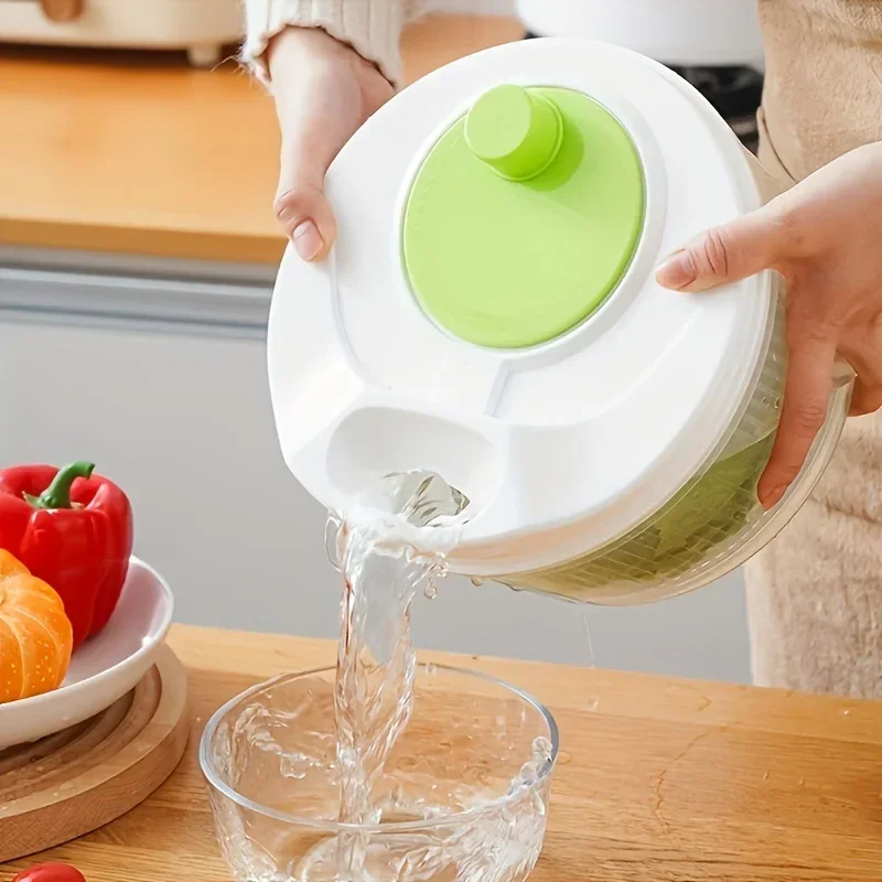 Plastic manual salad spinner for drying washed produce