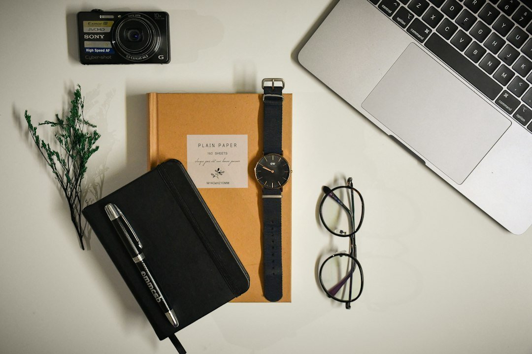 10 Everyday Fashion Accessories That Never Go Out of Style